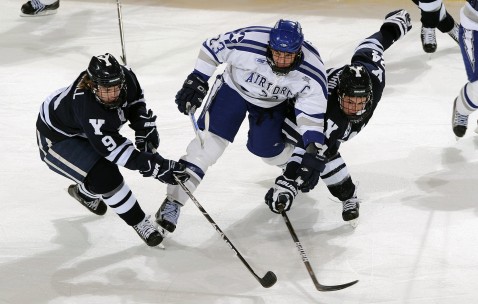 爱游戏-田径赛场焦点！德国队对阵意大利队，连胜纪录继续刷新，球队势不可挡